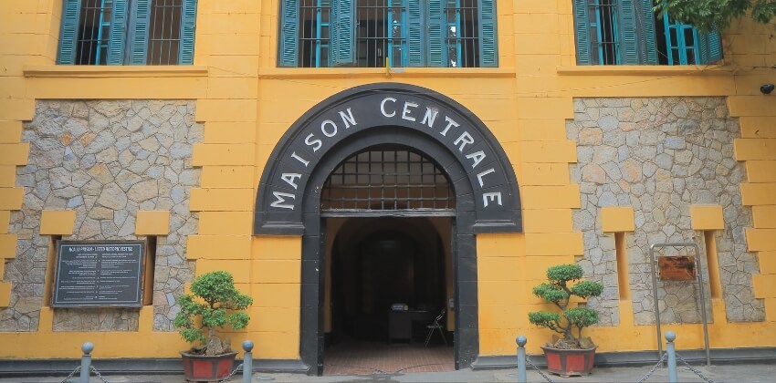 Hóa Ló Prison