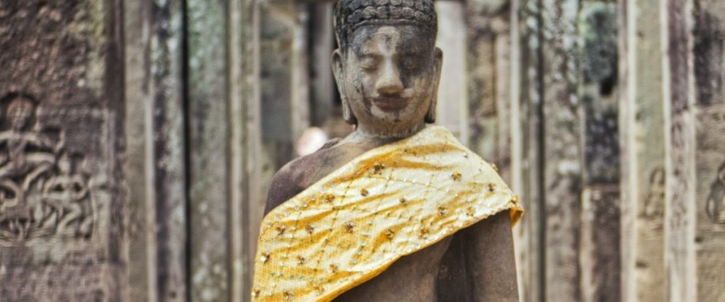 Buddha med sjal. Cambodia