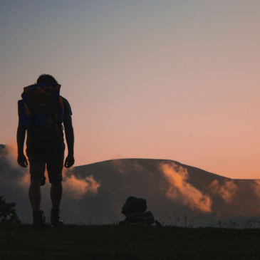 Solo backpacking i 2024: Guide til at rejse alene og få en fantastisk tur