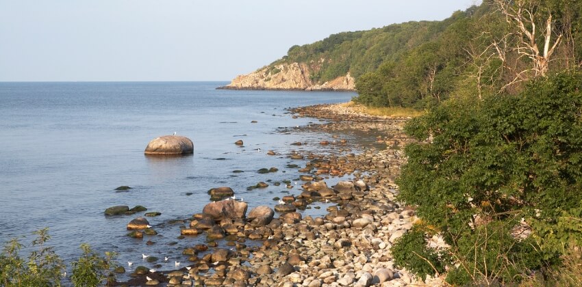 Klippefuldt landskab på Bornholm