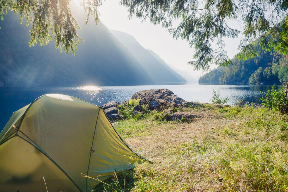 Allemandsretten, giver ret til at slå telt op i naturen