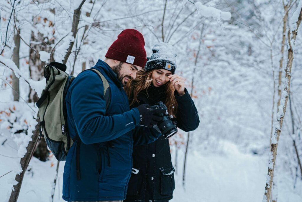 Par ude og fotografere på vinterferie tur