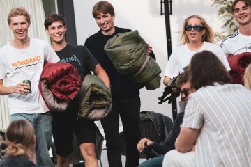 Folk har det fedt til festival